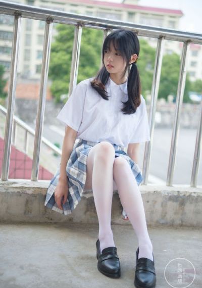压着她的腿撕开她的衣服_1080超清在线观看
